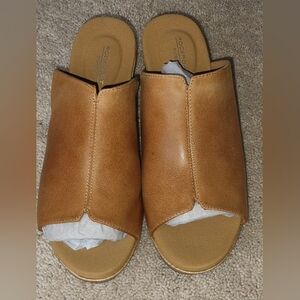 Rockport Vivianne Platform Sandals size 11M. New With Box.